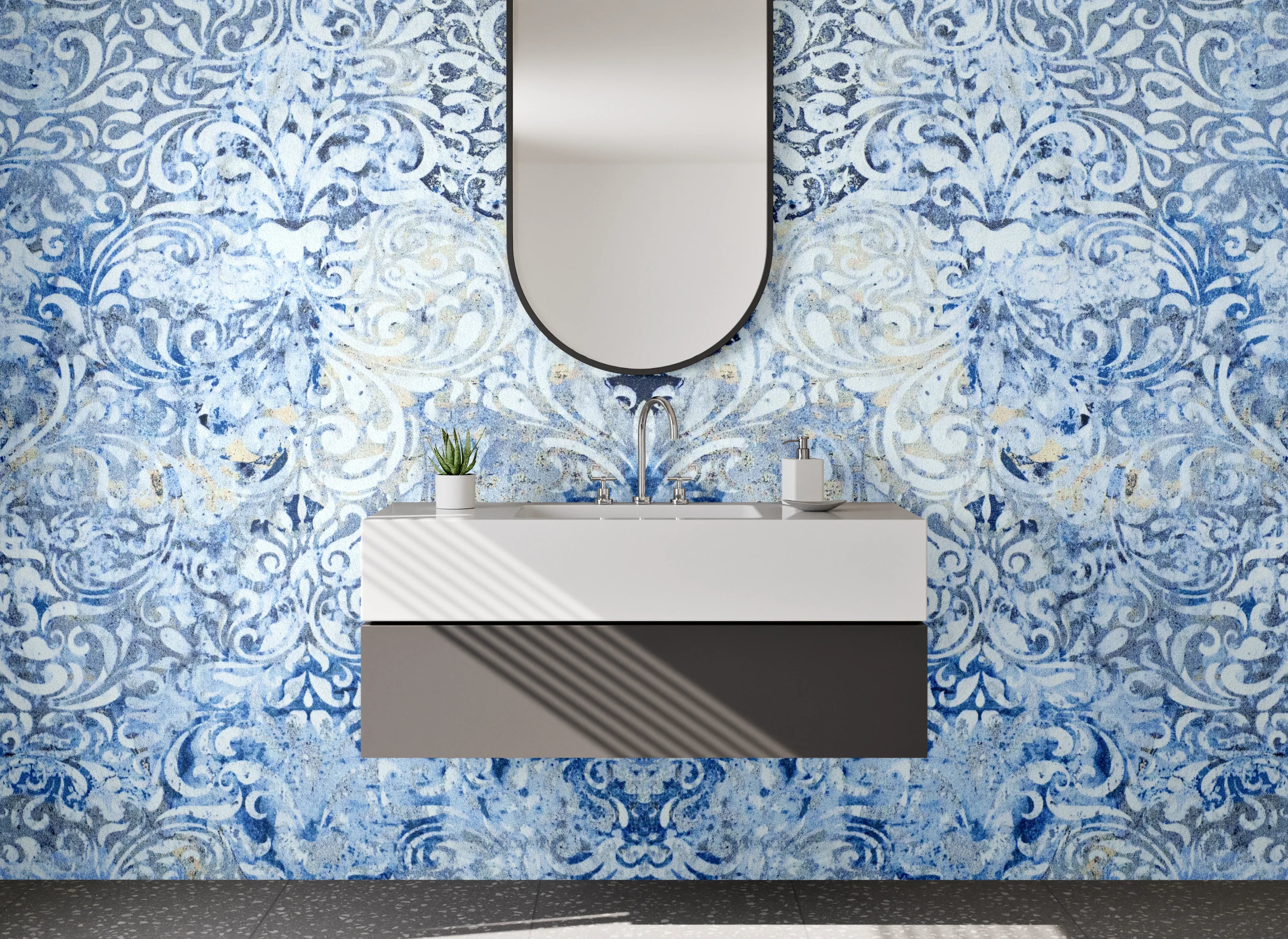 Waschbecken-Rückwand - Blaue Vintage-Tapete mit floralem Muster