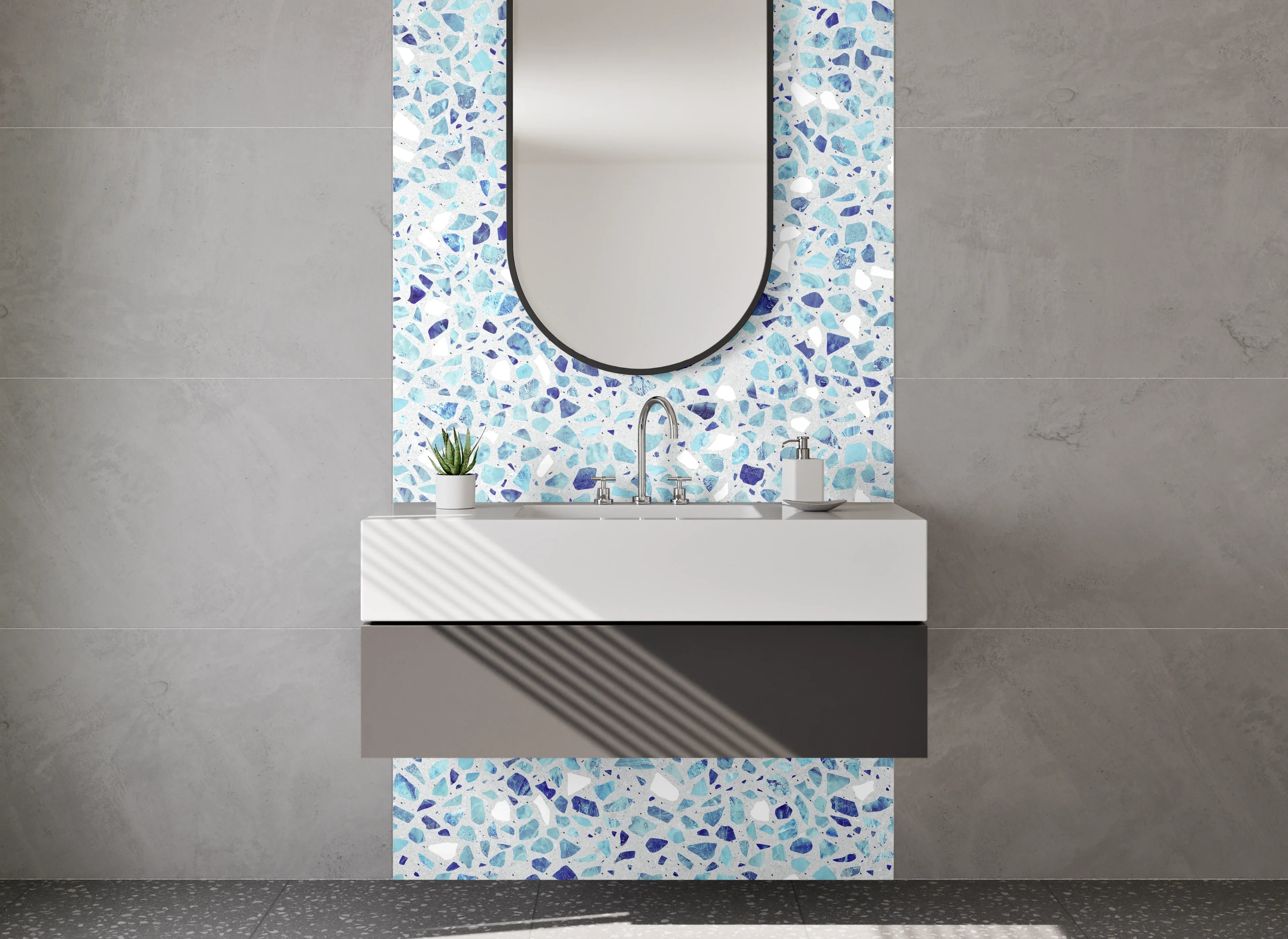 Waschbecken-Rückwand - Blauer Mosaikboden mit kleinen Steinchen