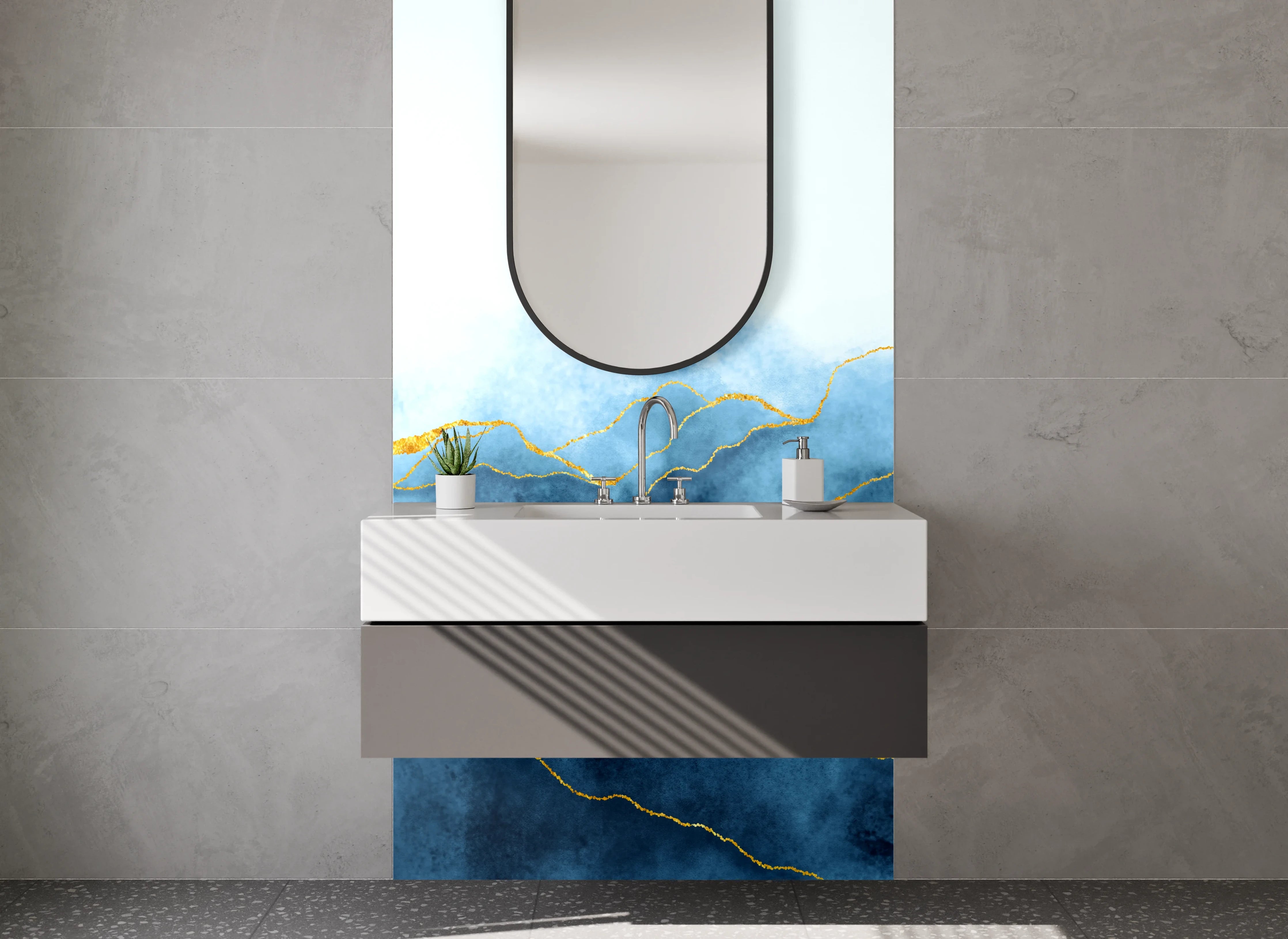 Waschbecken-Rückwand - Blaugrüne Wasserlandschaft mit Goldakzenten