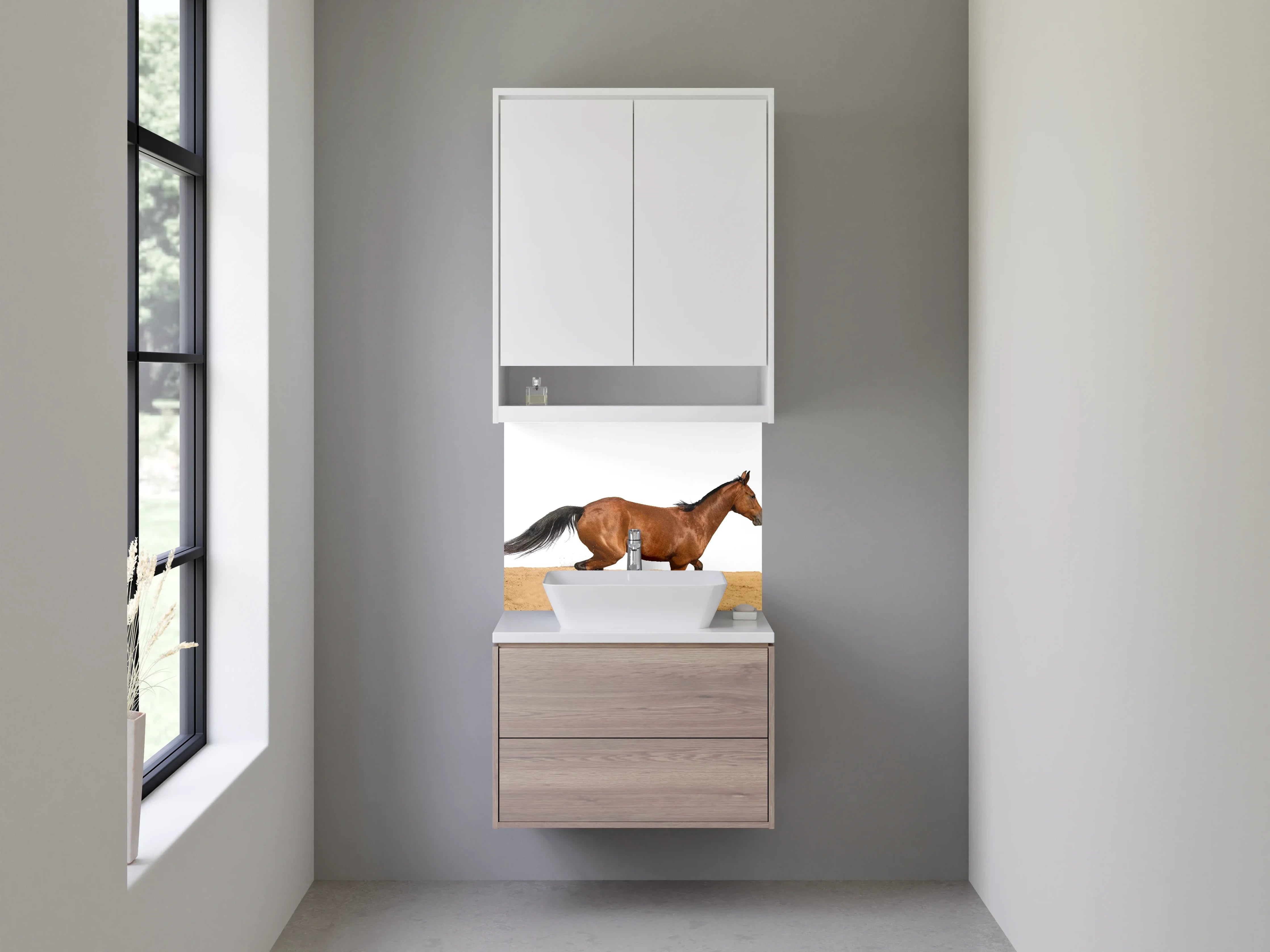 Waschbecken-Rückwand - Braunes Pferd galoppiert durch Sand