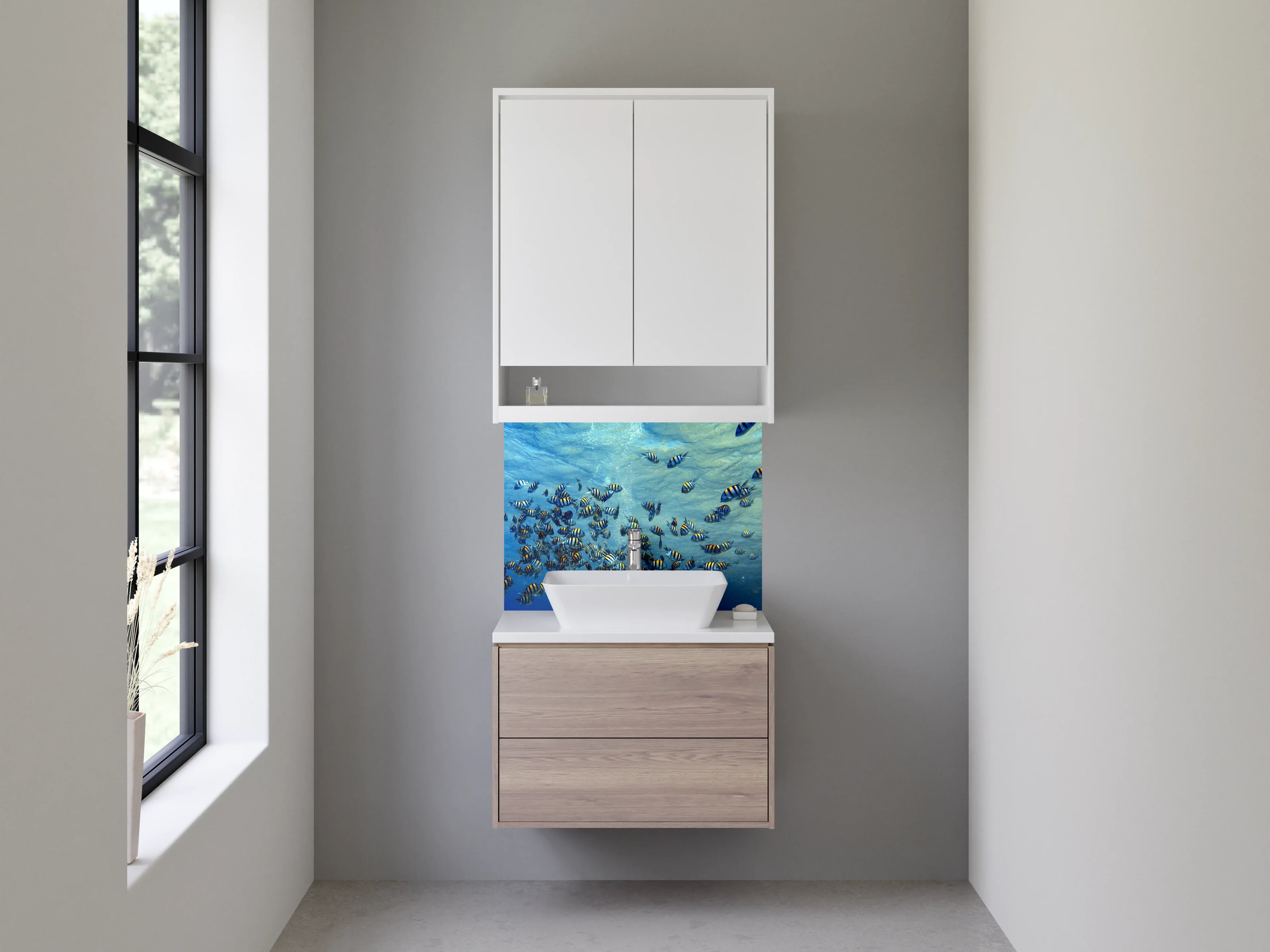 Waschbecken-Rückwand - Bunte Fische im Grauwarndes Meer