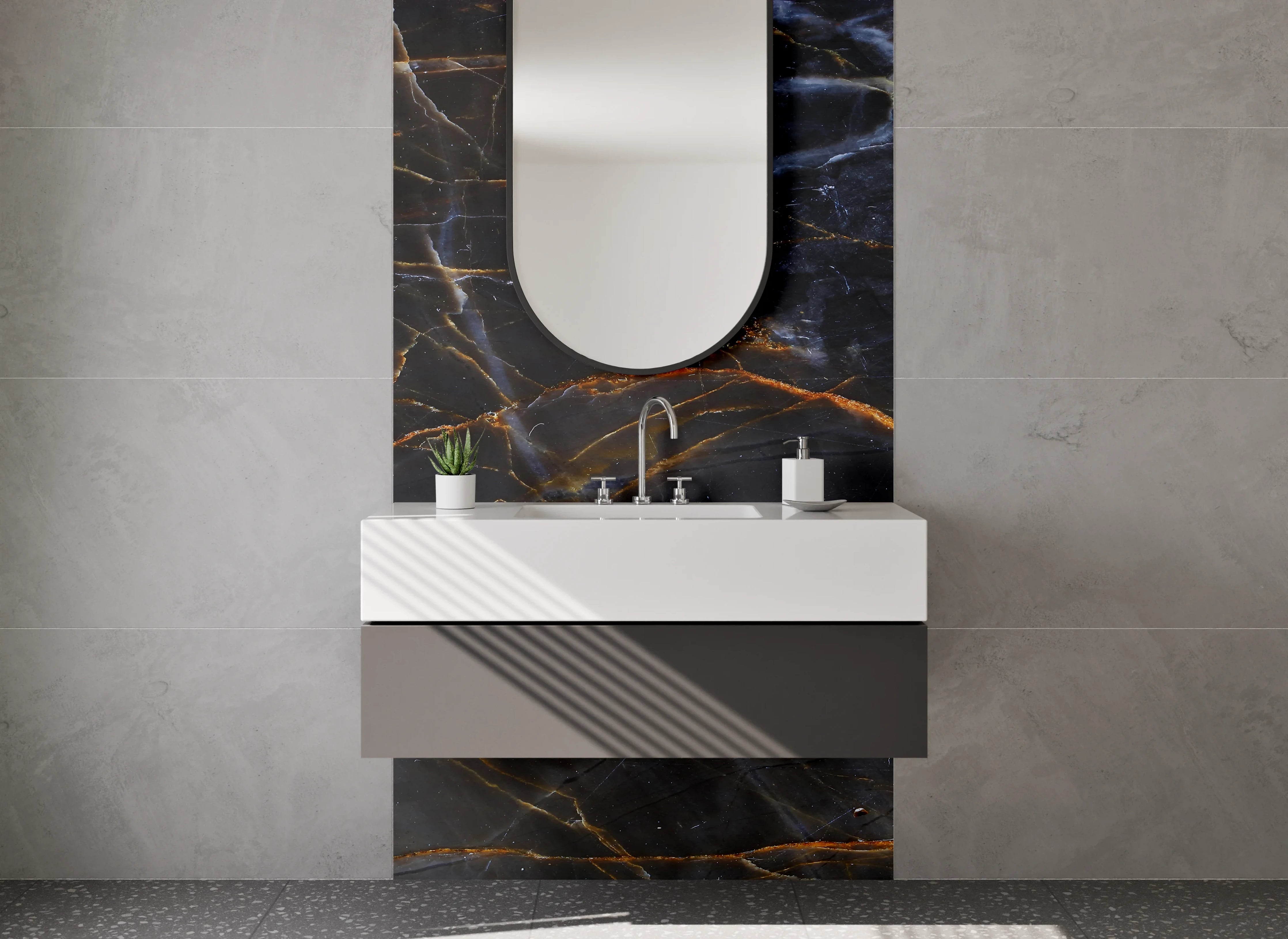 Waschbecken-Rückwand - Dunkle Eleganz mit goldenen Adern