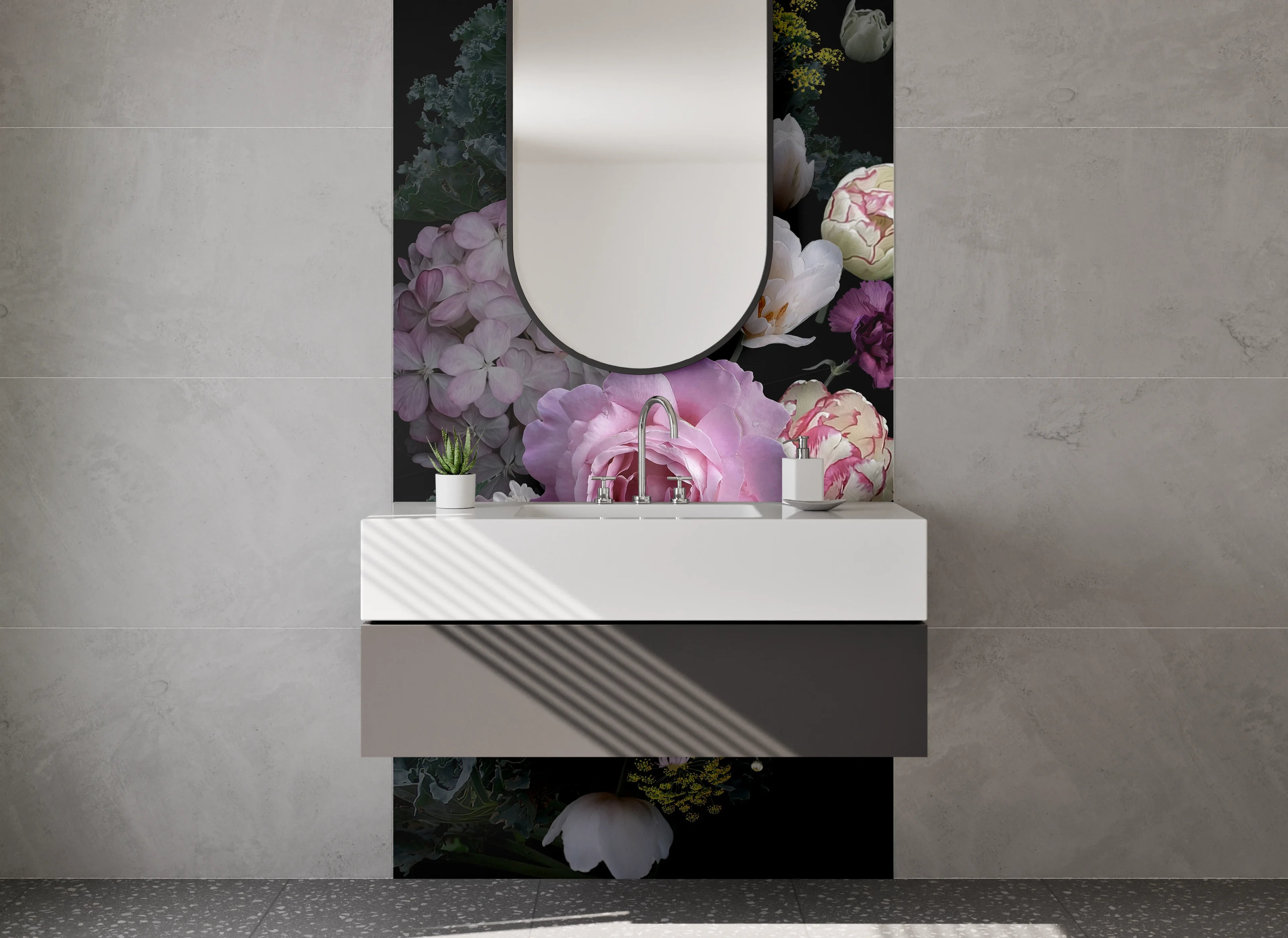 Waschbecken-Rückwand - Elegantes Blumenbouquet auf Schwarz