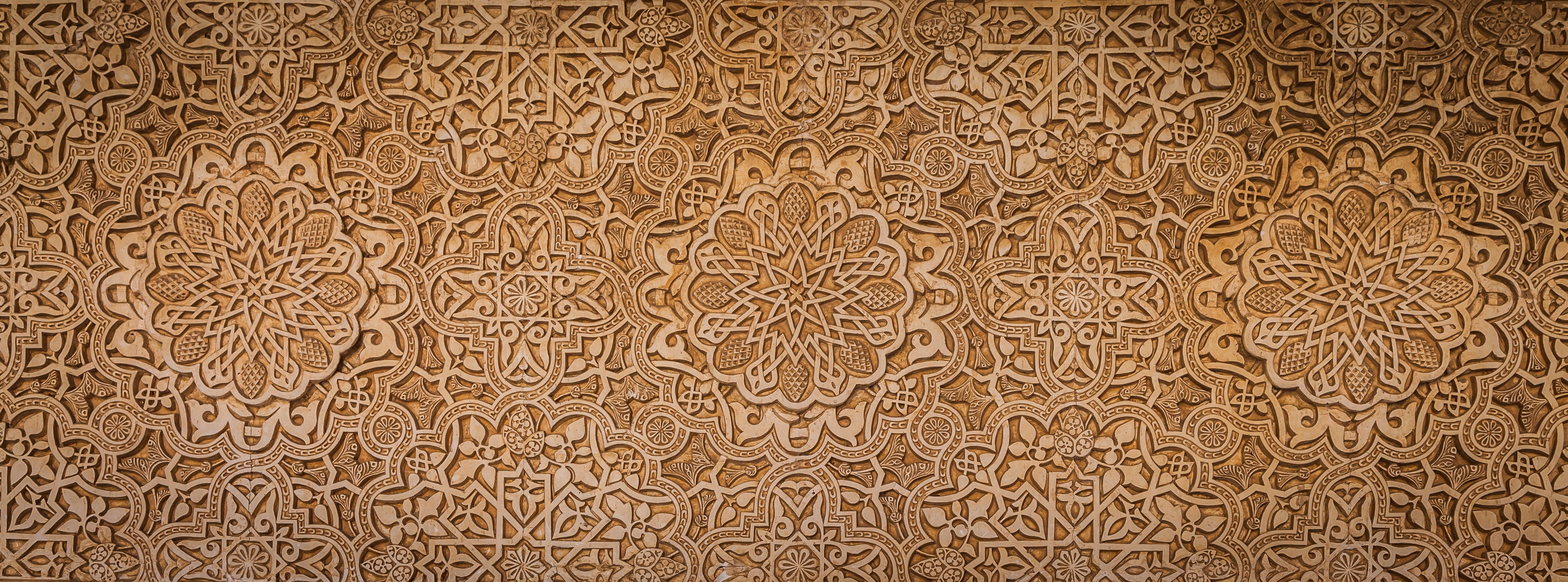 Waschbecken-Rückwand-Graubraunes Mosaik mit weißen Ornamenten