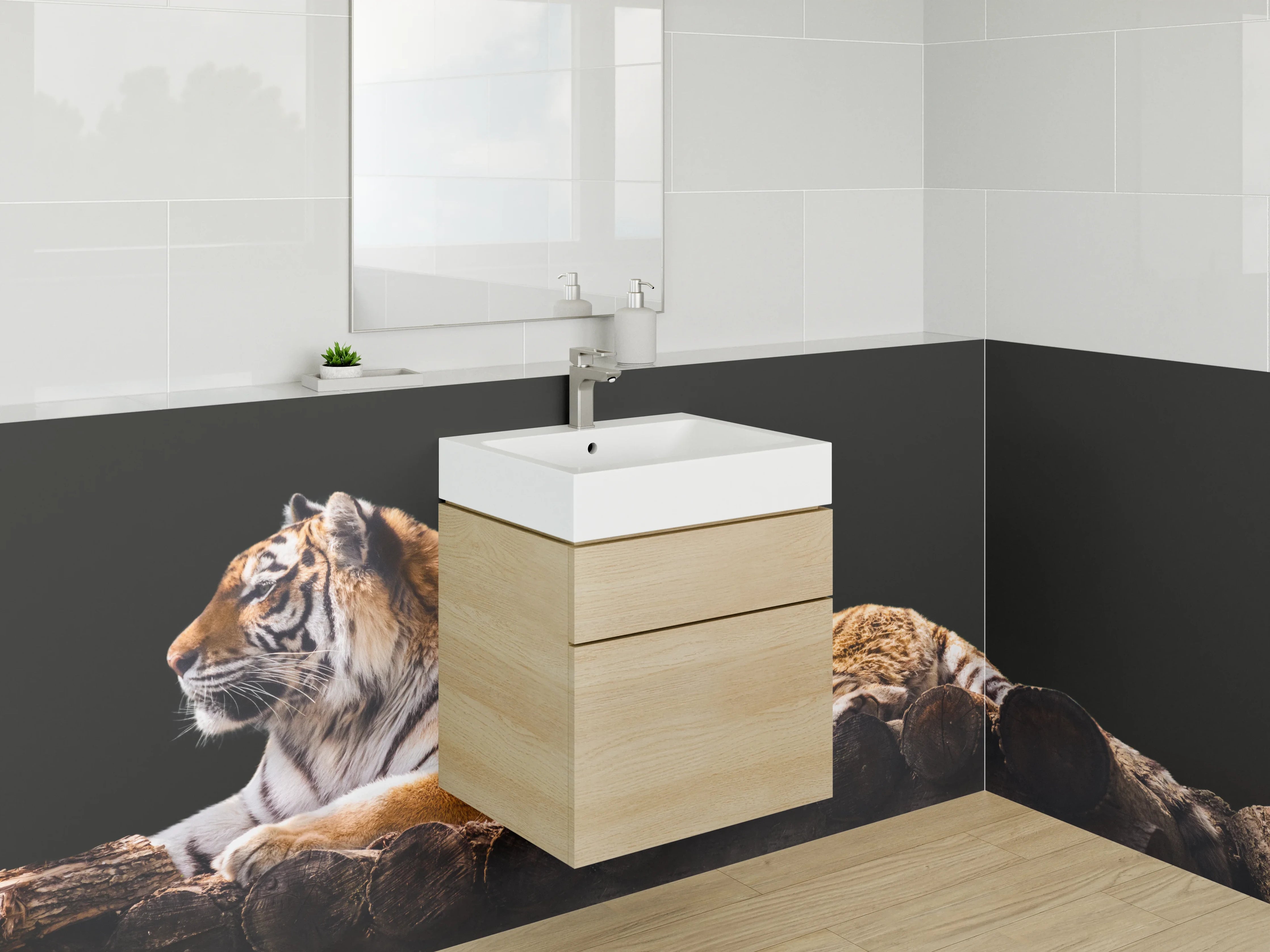 Waschbecken-Rückwand - Grauer Tiger auf weißen Holzstämmen