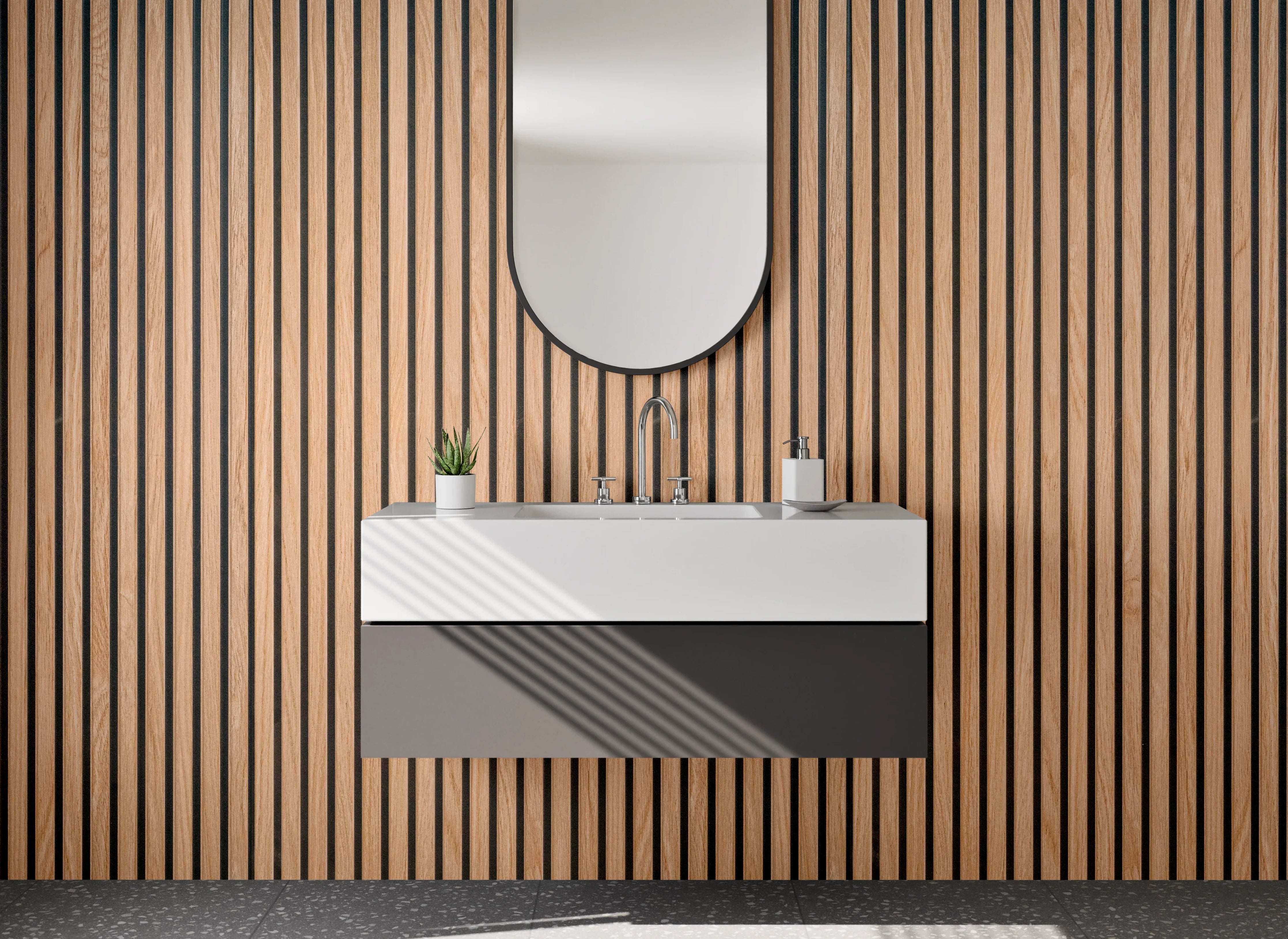 Waschbecken-Rückwand - Holzlamellen Wand mit warmem Braunton