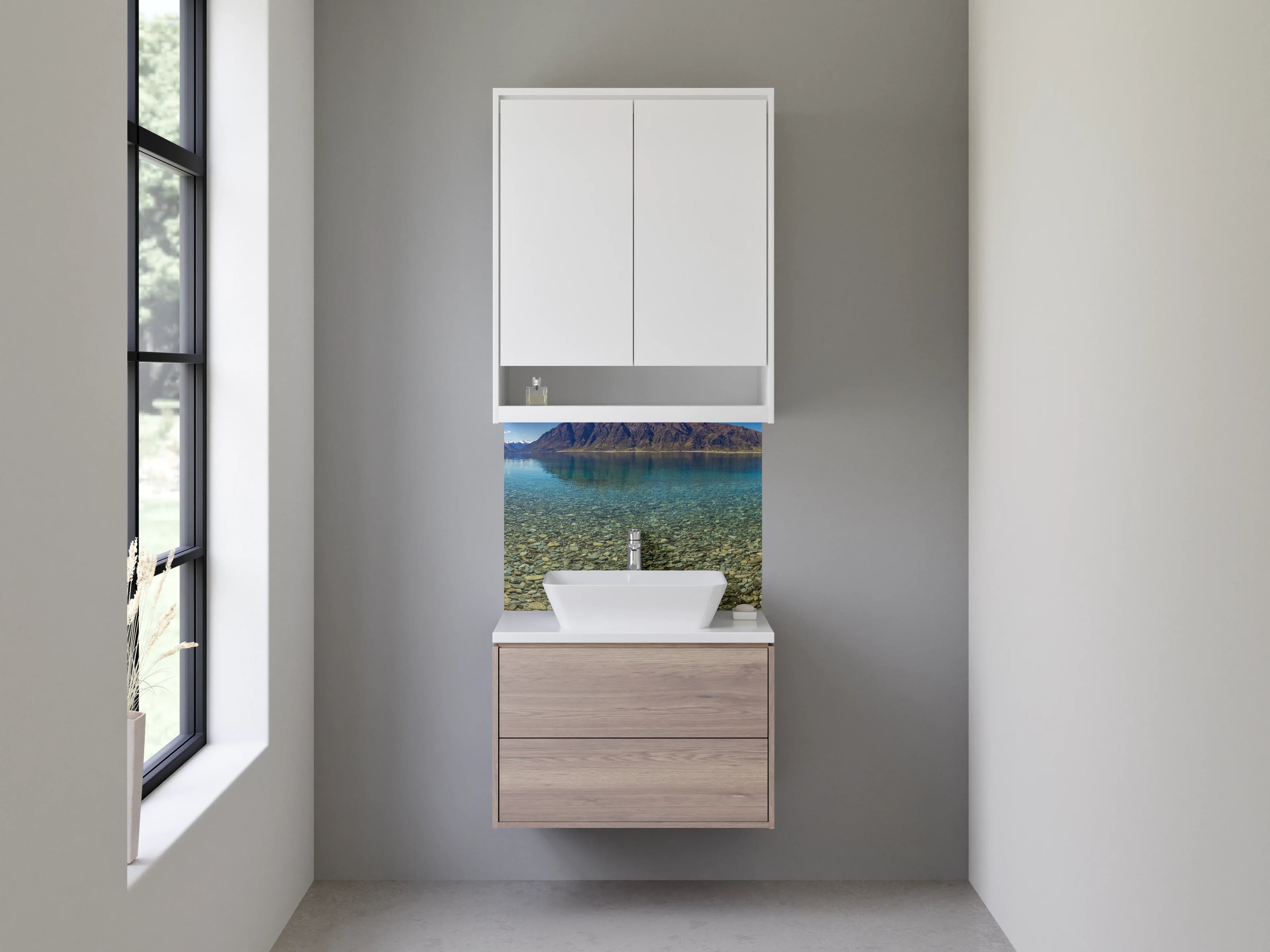 Waschbecken-Rückwand - Klarer Seeblick mit Bergkulisse