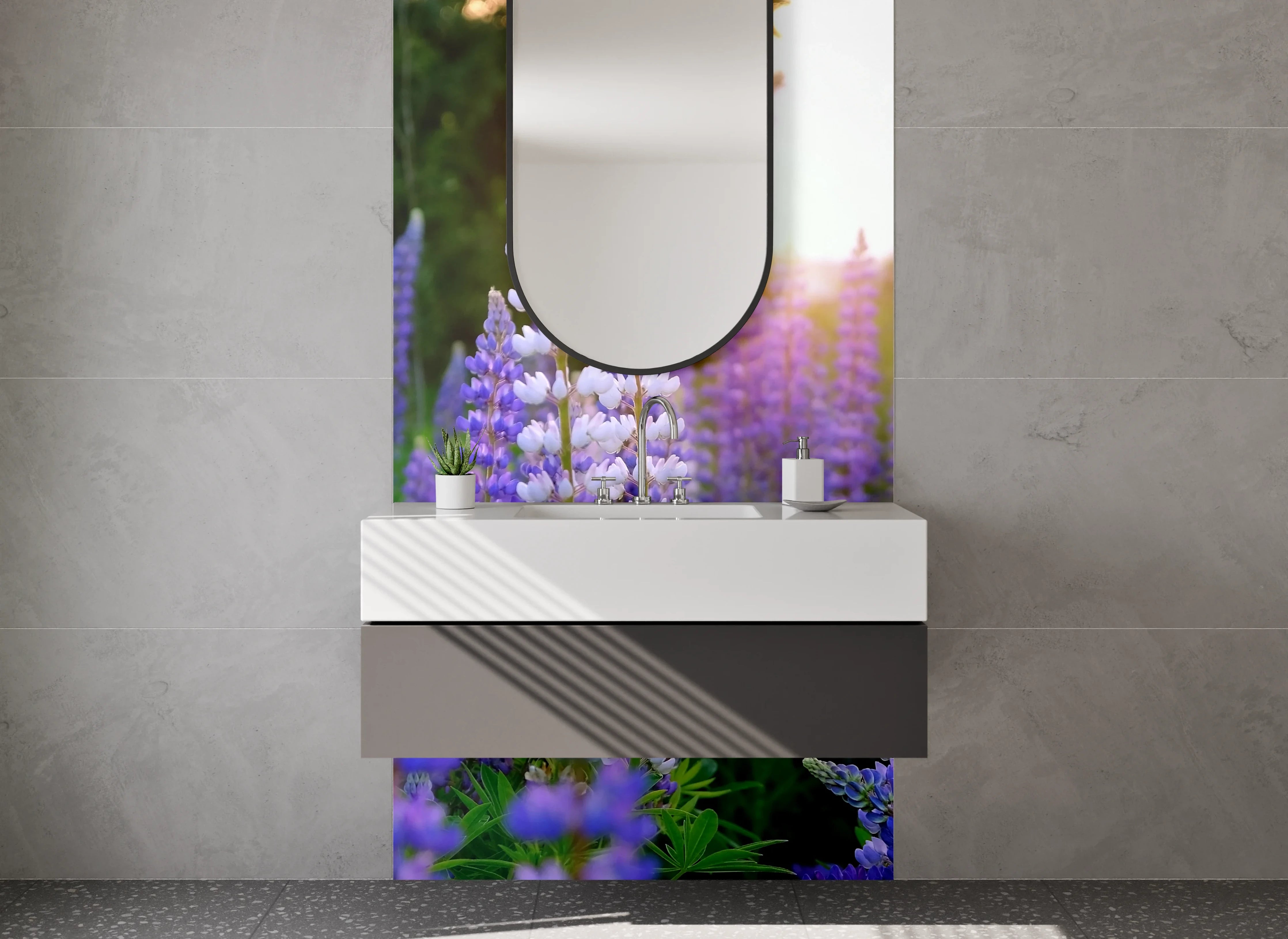 Waschbecken-Rückwand - Lavendel Lupinen im Sonnenuntergang