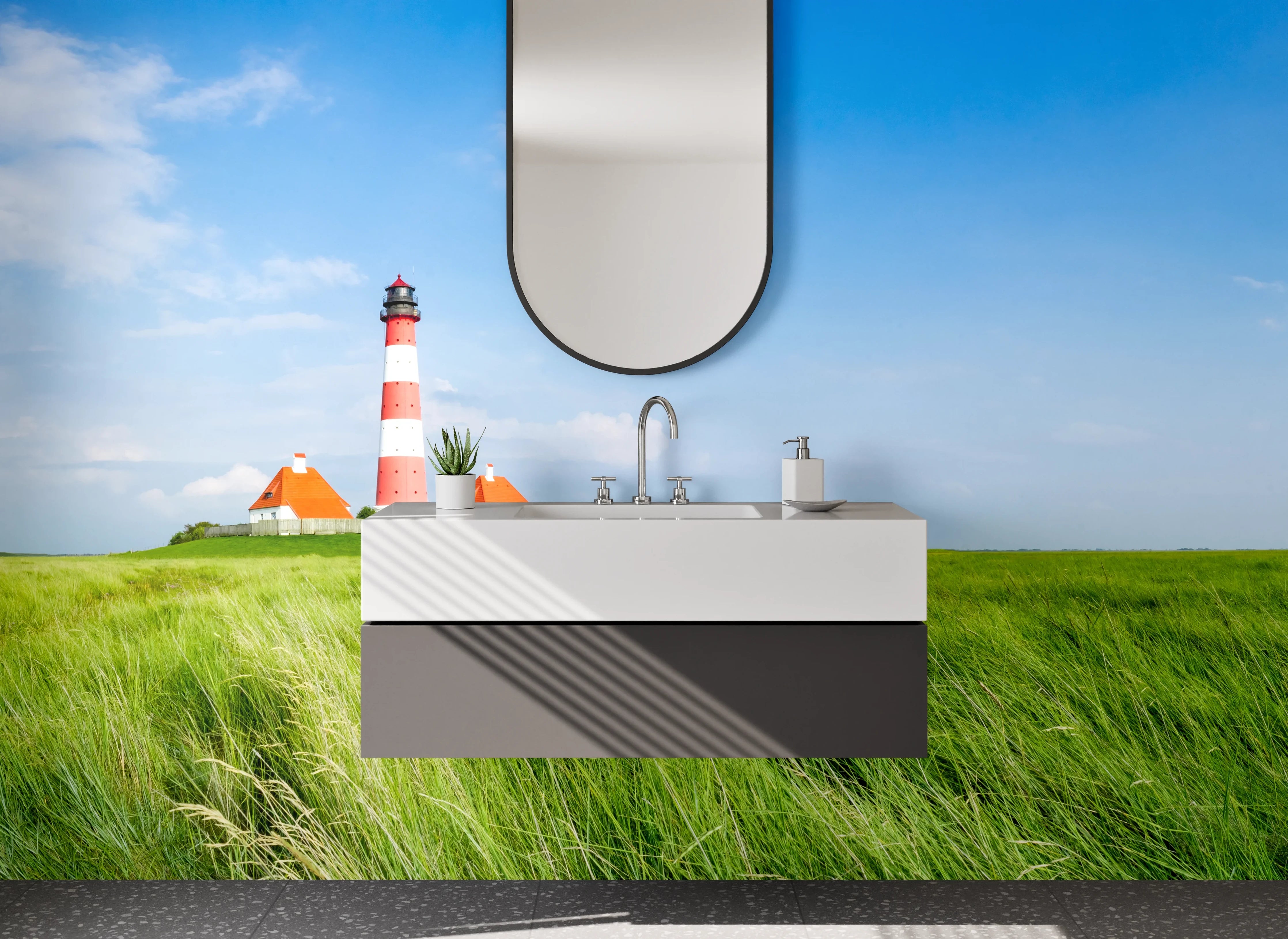 Waschbecken-Rückwand - Leuchtturm am Horizont mit grünem Gras