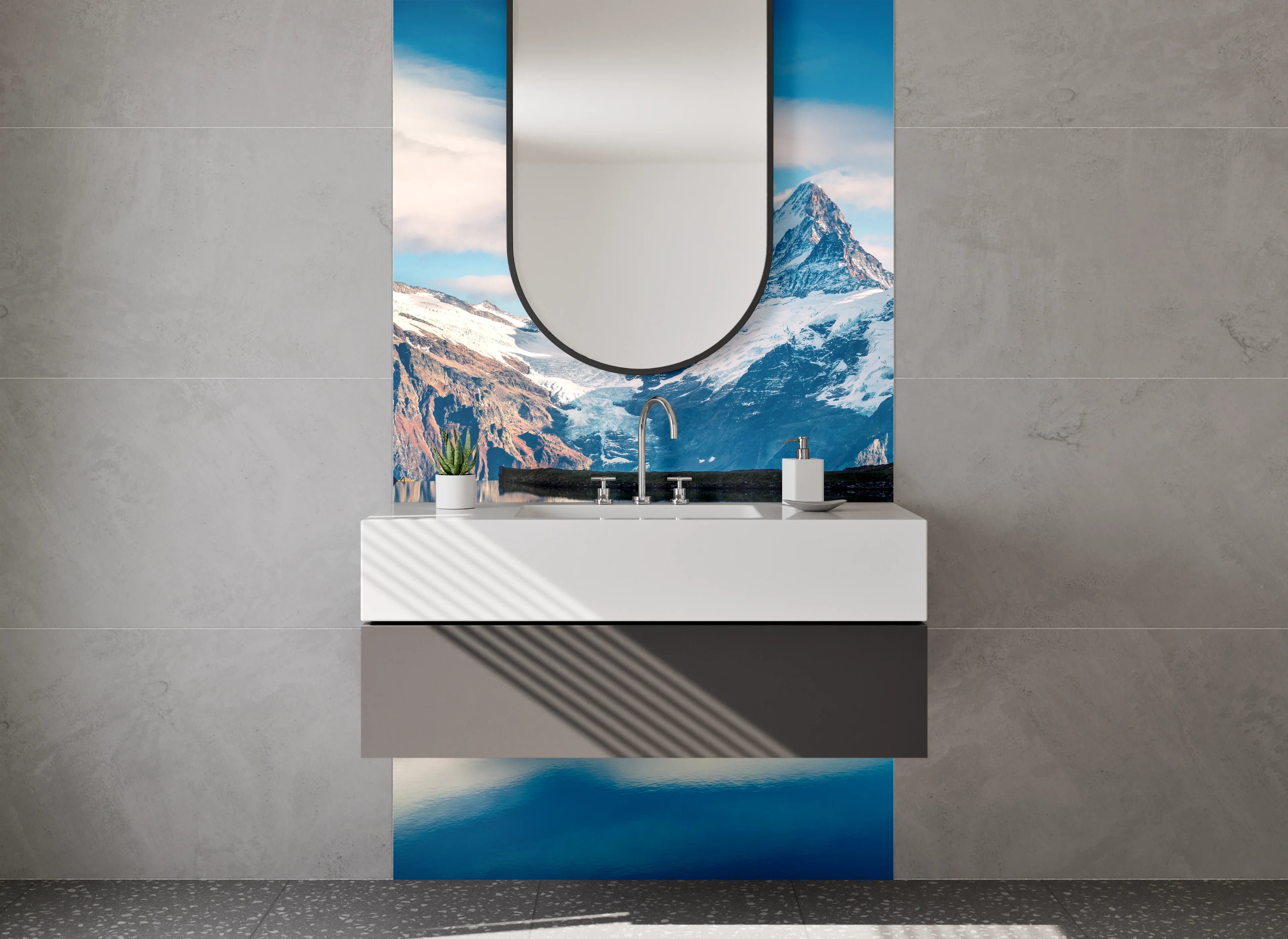 Waschbecken-Rückwand - Majestätische Bergwelt und spiegelnder See