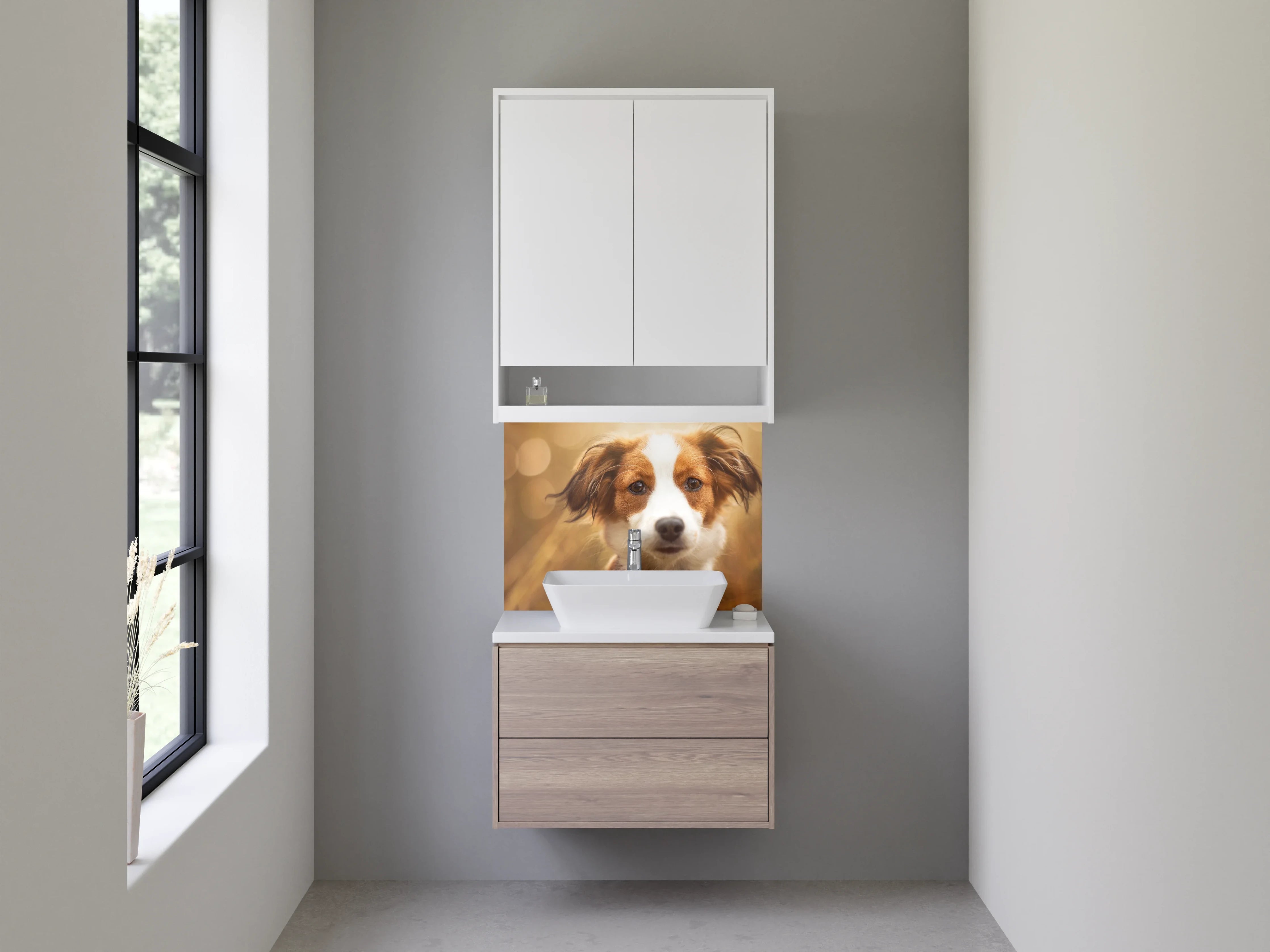 Waschbecken-Rückwand - Porträt eines süßen braun-weißen Hundes