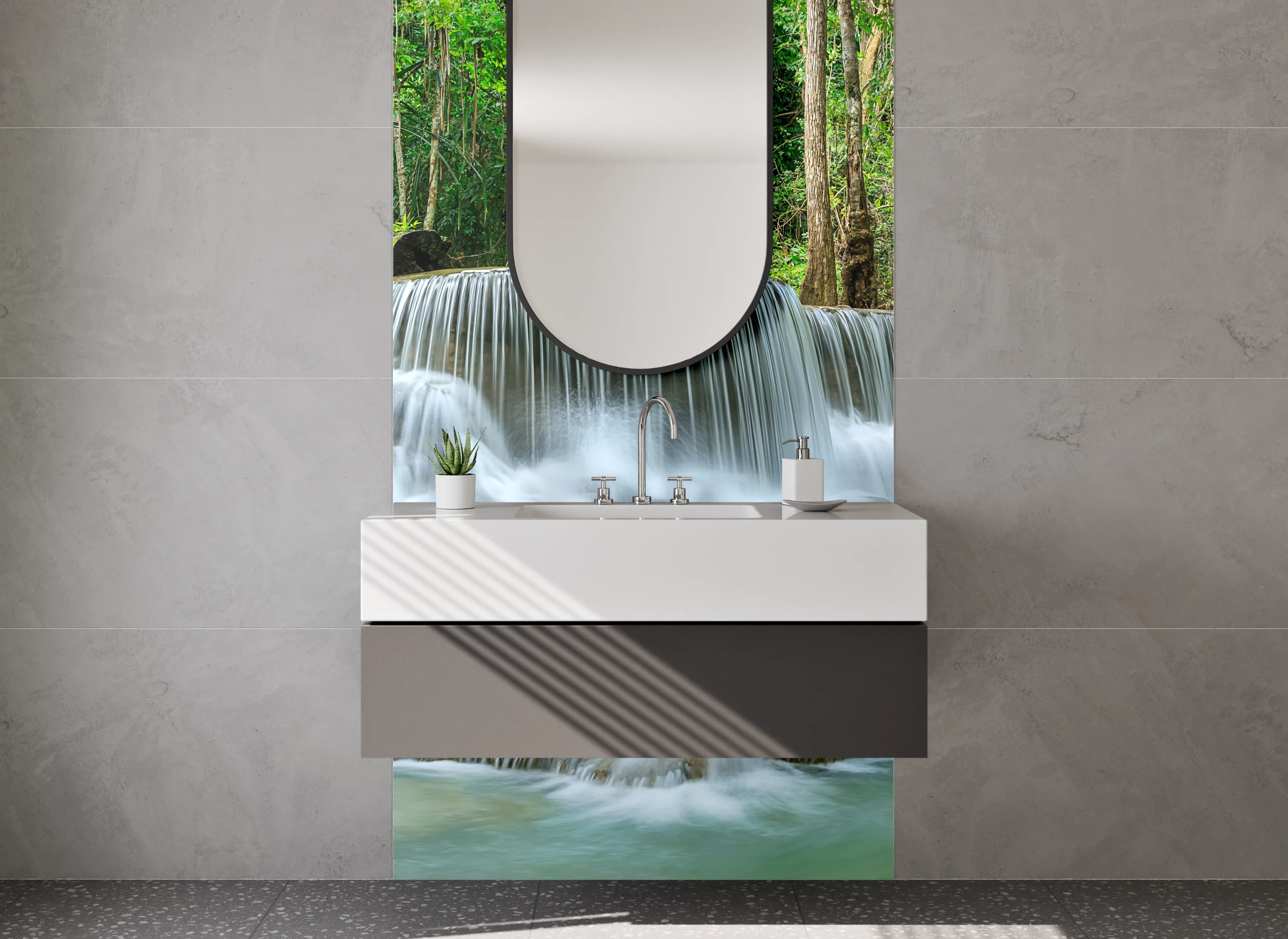 Waschbecken-Rückwand - Silberne Wasserschleier im Nebelwald