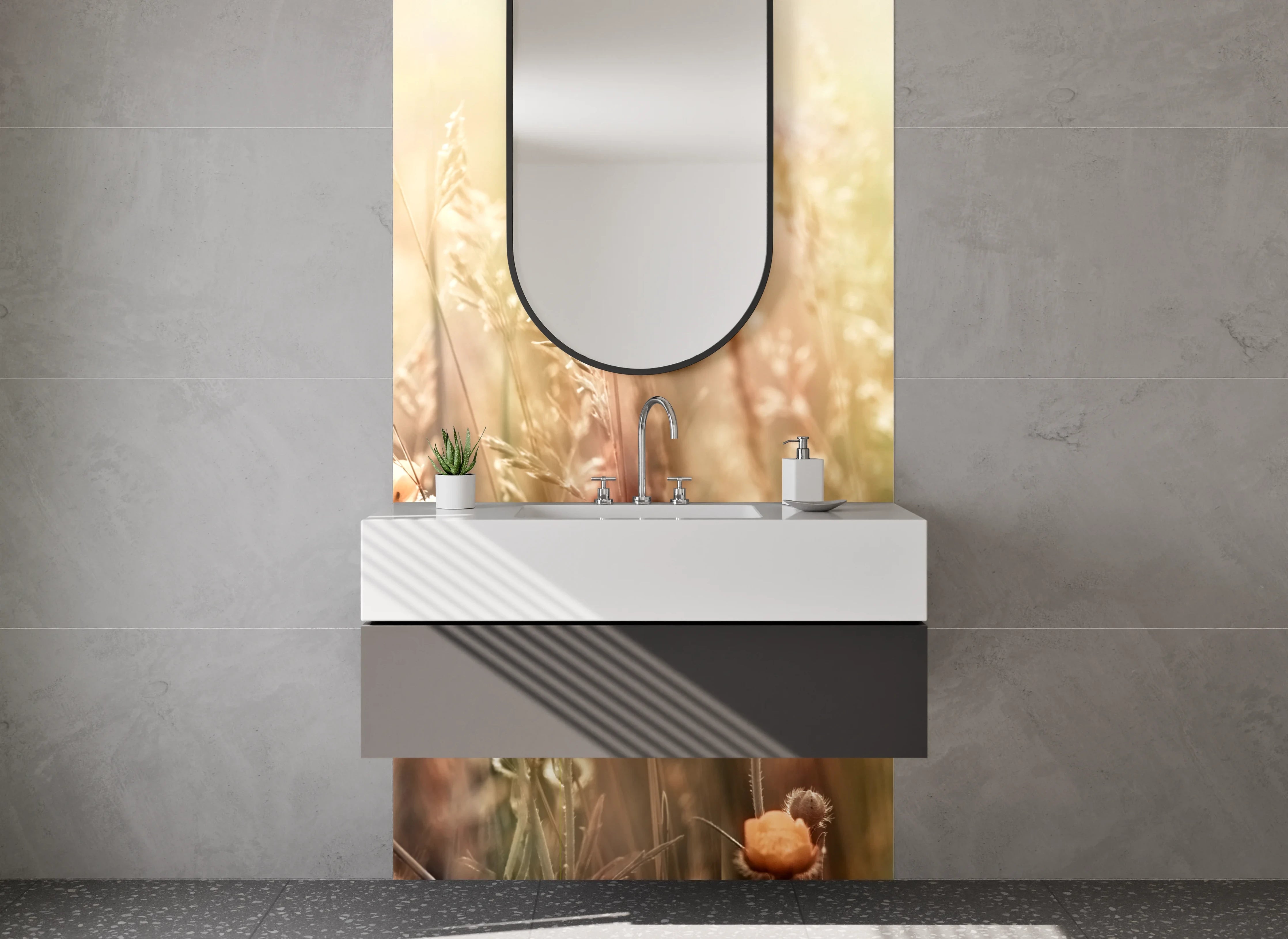 Waschbecken-Rückwand - Sommerliche Blumenwiese in sanftem Licht