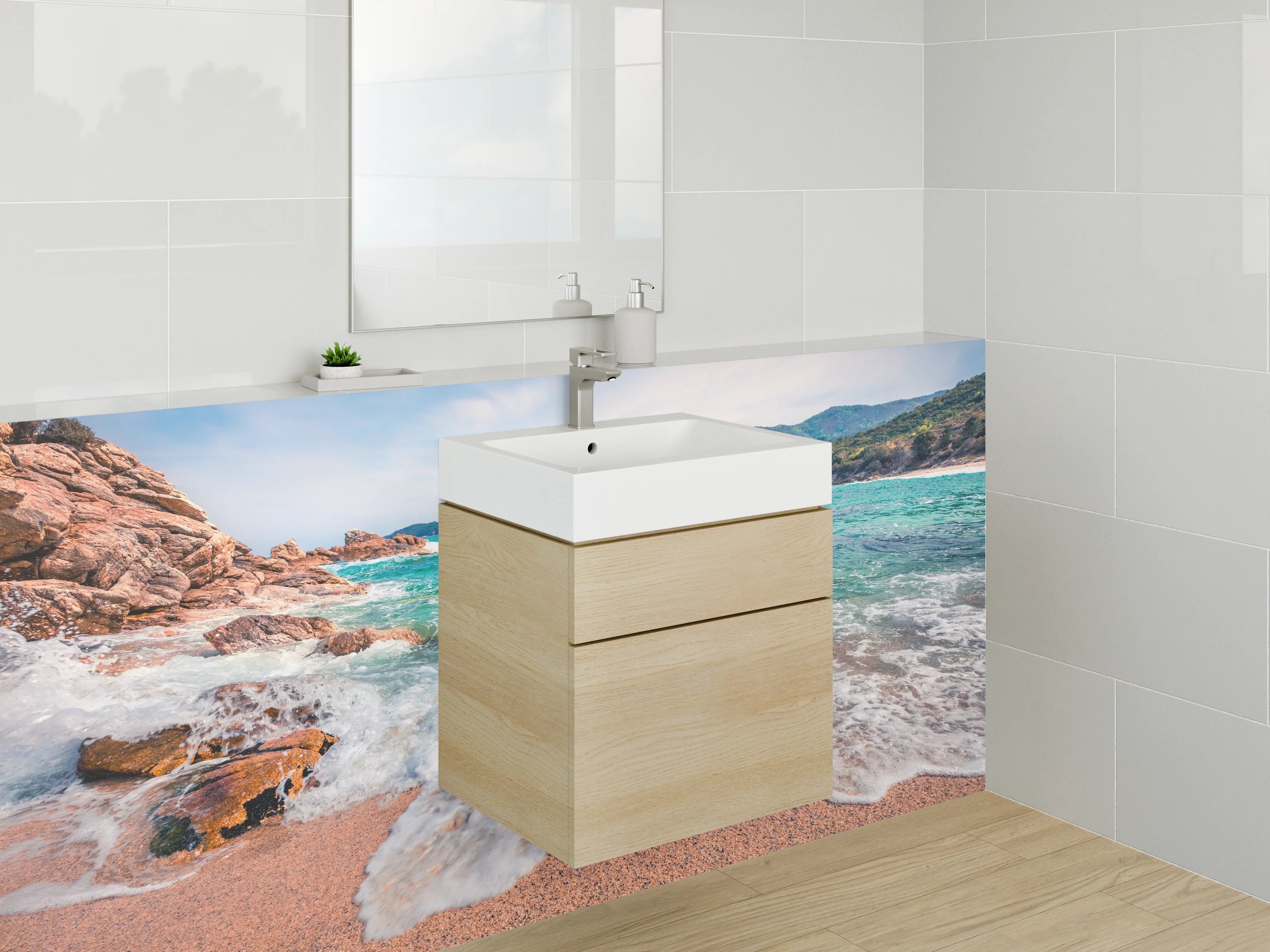 Waschbecken-Rückwand - Tropischer Strand mit klarem Wasser und Bergen