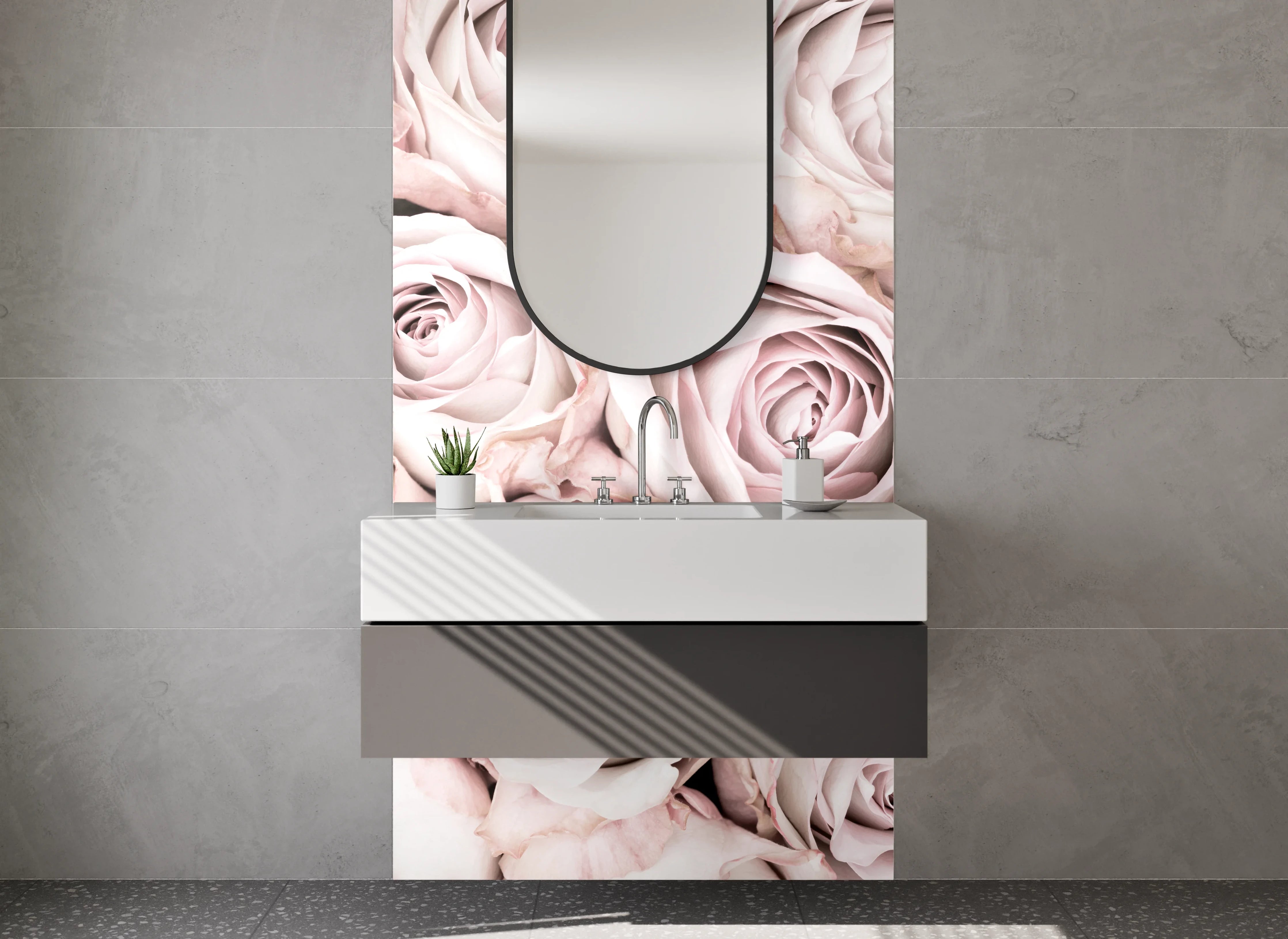 Waschbecken-Rückwand - Zartrosa Rosen in Nahaufnahme
