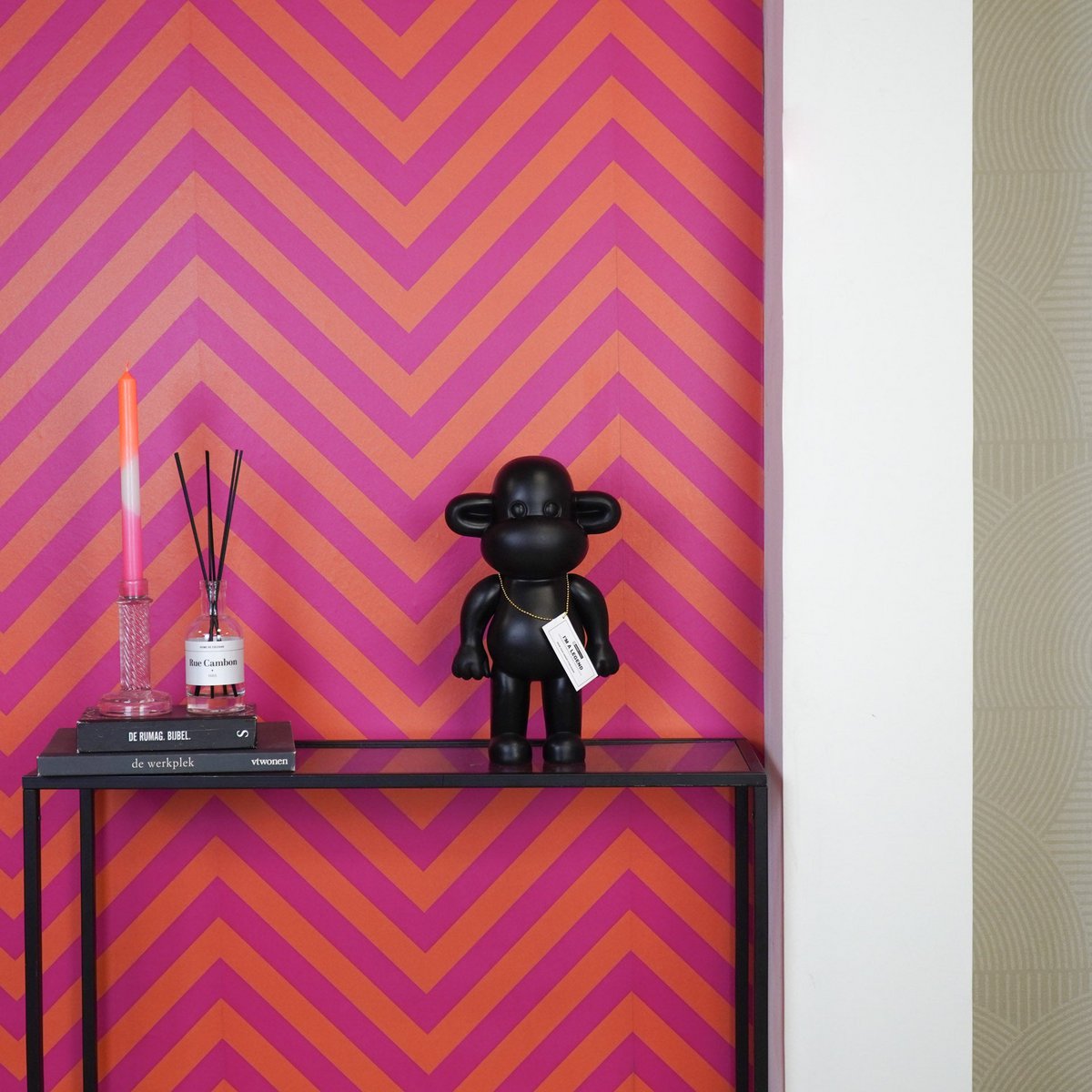 Ornament - Affenfigur 'The Legend'- Polyresin - Schwarz - 20,5x13,5x35 cm
