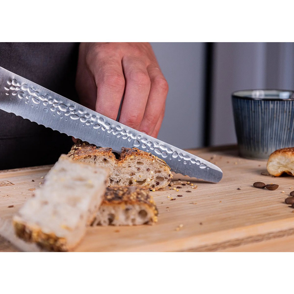 Messer - Gezacktes Brot-/Gebäckmesser mit Bambus-Saya und Bambusbox - 200-mm-Klinge